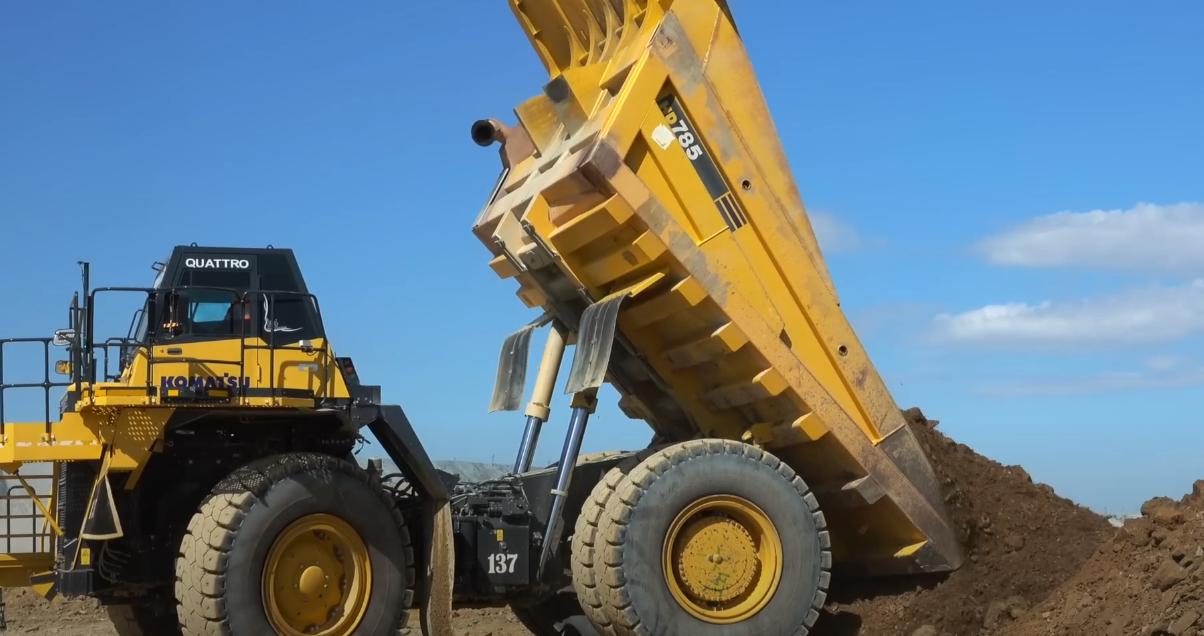 Карьерный самосвал Komatsu HD785-7